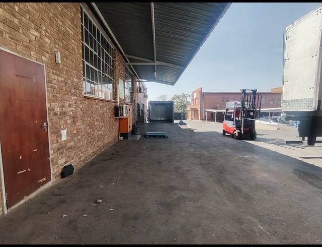 1,000M² WAREHOUSE TO LET IN STEELEDALE